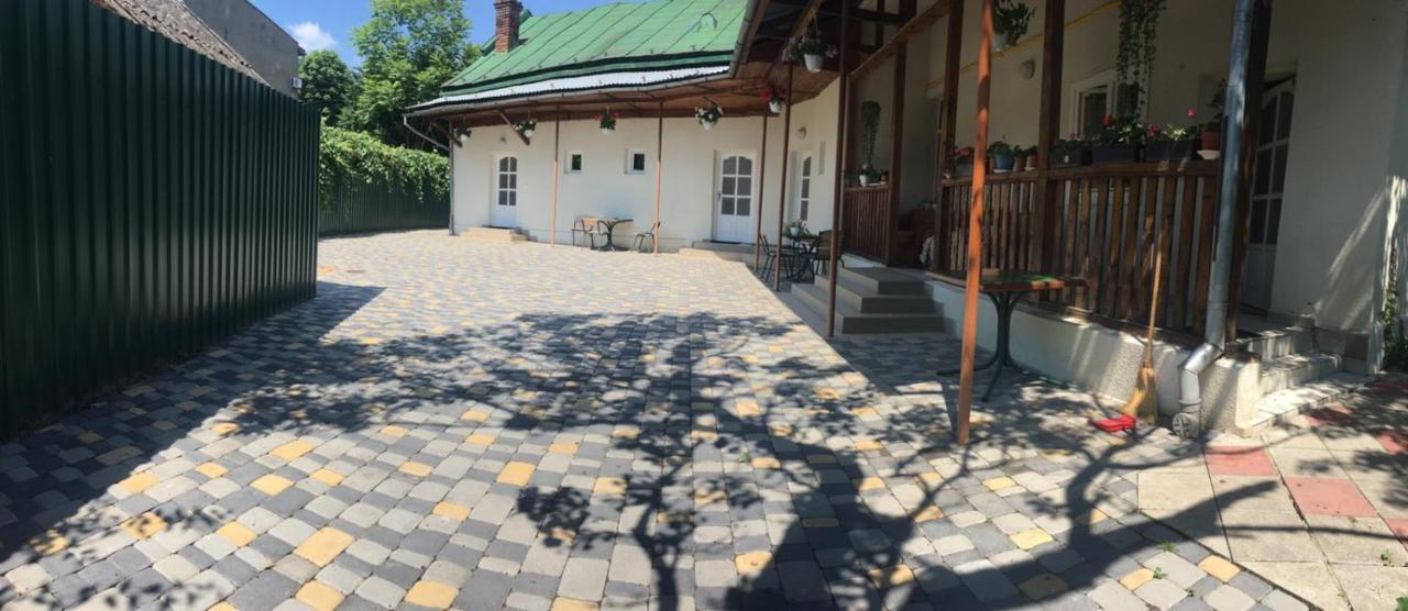 Gelena Гостьовий Двір Oezjhorod Buitenkant foto