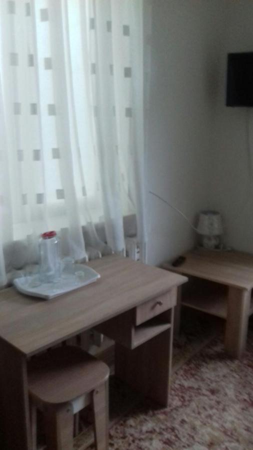 Gelena Гостьовий Двір Oezjhorod Buitenkant foto